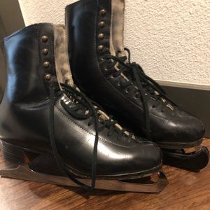 Men's 8 Ice skates Riedell